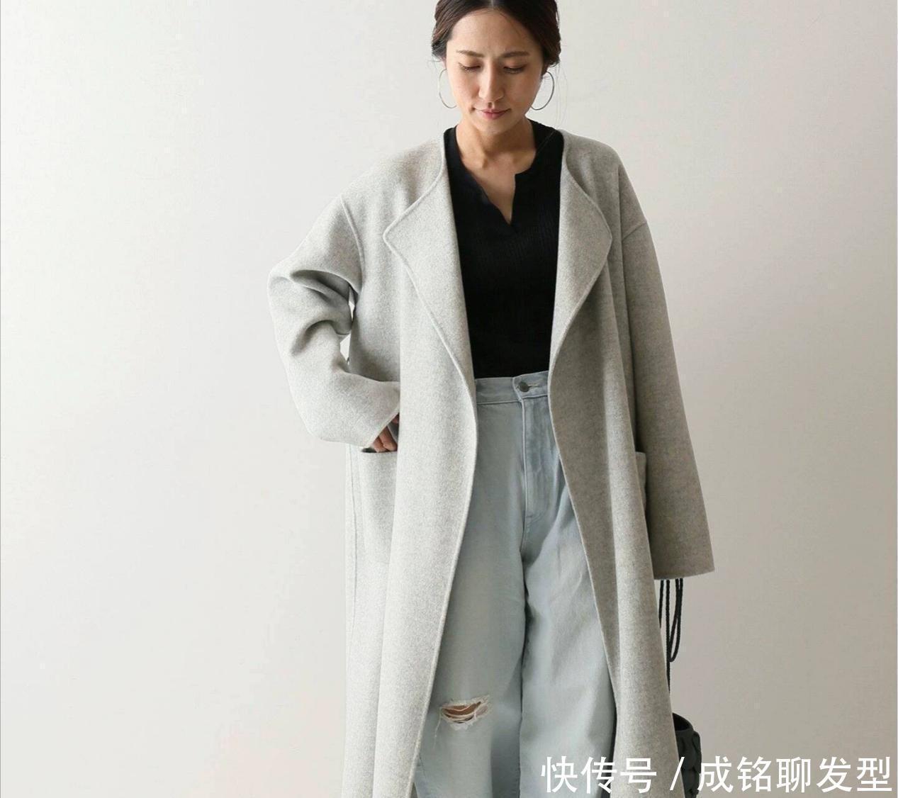 双面呢大衣|女人到了中年穿衣别太繁琐,简单色彩搭配要学会,时髦减龄又大气
