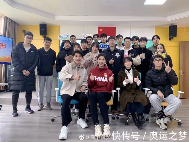 现身|女排34岁奥运冠军现身!晒与学生合照:1米96教授真给男同学面子