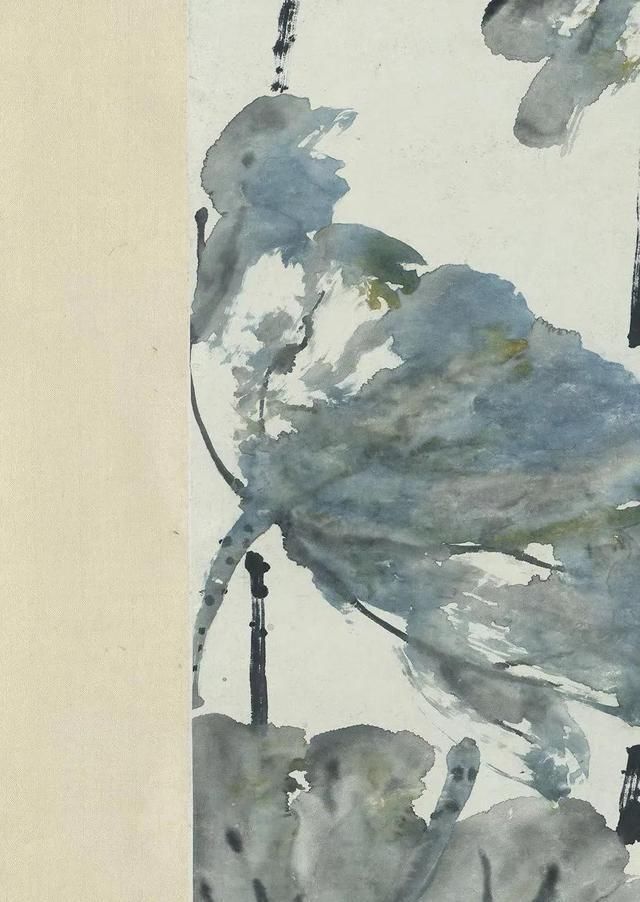 荷杆|姚华、范义的墨荷，酣畅淋漓，花蕾立于叶上，一枝独秀，尤为耀眼