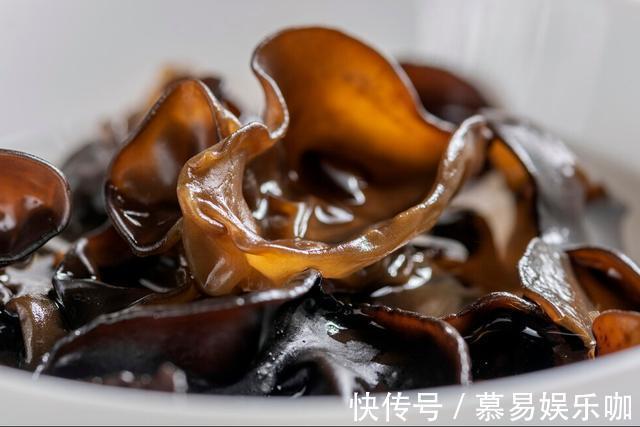 木耳|炒木耳，总是炸锅溅油，学会一个小技巧，轻松解决此问题，很实用