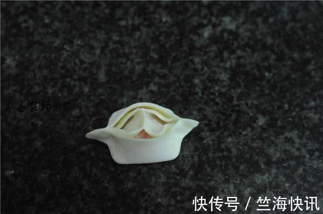 蝴蝶煎饺|儿子三天两头要吃此早餐,平底锅一烙10分钟就上桌,解馋还顶饱