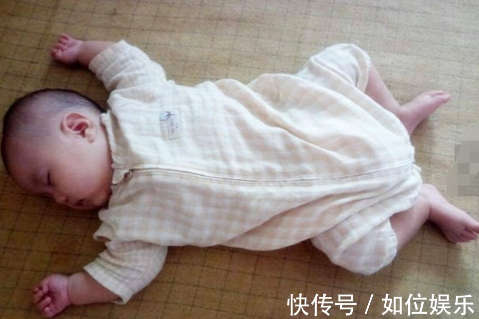 被子|娃睡觉时出现这样的睡姿,说明他很健康,侧面反映妈妈很会养孩子