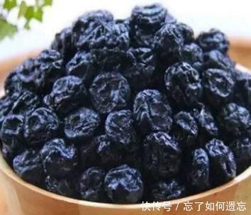 女性担心老太快，要学会吃3种食物，美容养生、去除皱纹