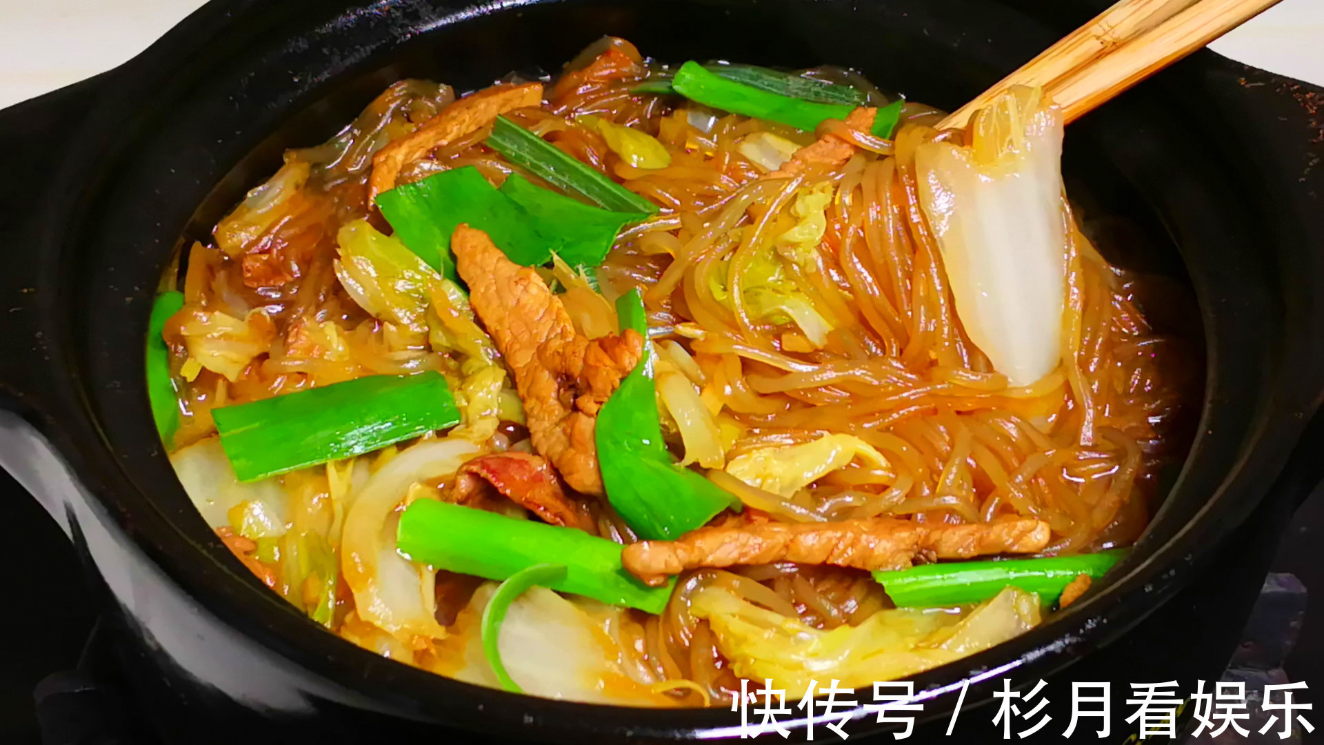 做白菜炖粉条时,要牢记“3要点”,炖出的菜味道正,鲜香四溢!