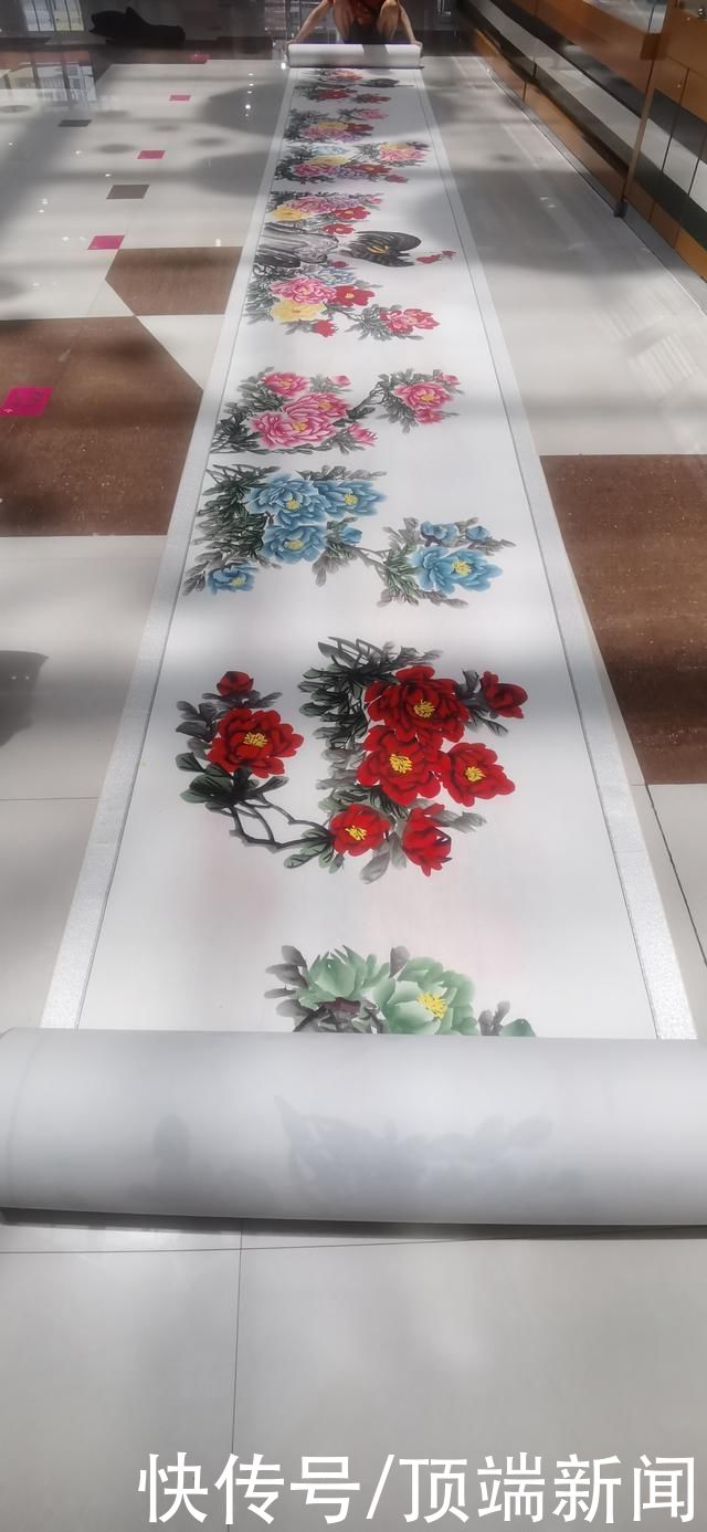 梨园春|郑州一七旬老人画百米牡丹，献礼建党百年