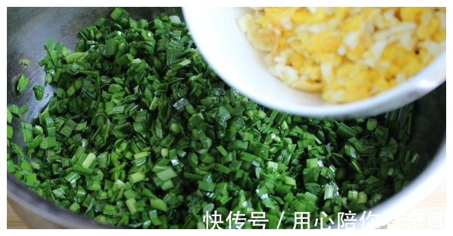 韭菜鸡蛋|韭菜鸡蛋还在包饺子吗，教你这种做法，3分钟出锅，家人嚷着吃