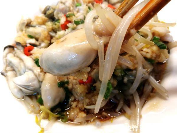 #白色情人节限定美味#原汁原味的豆芽拌生蚝