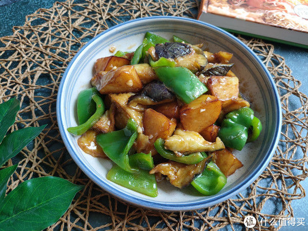 绝配|土豆的绝配,这样做咸鲜回甜特下饭,好吃到喝汤