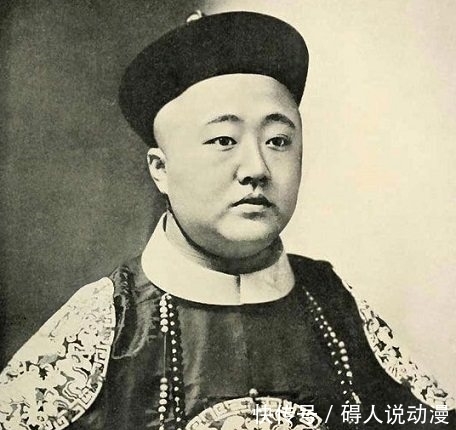 外国|罕见老照片:外国骑兵在街头巡逻,第二张的清代王爷体态肥胖!