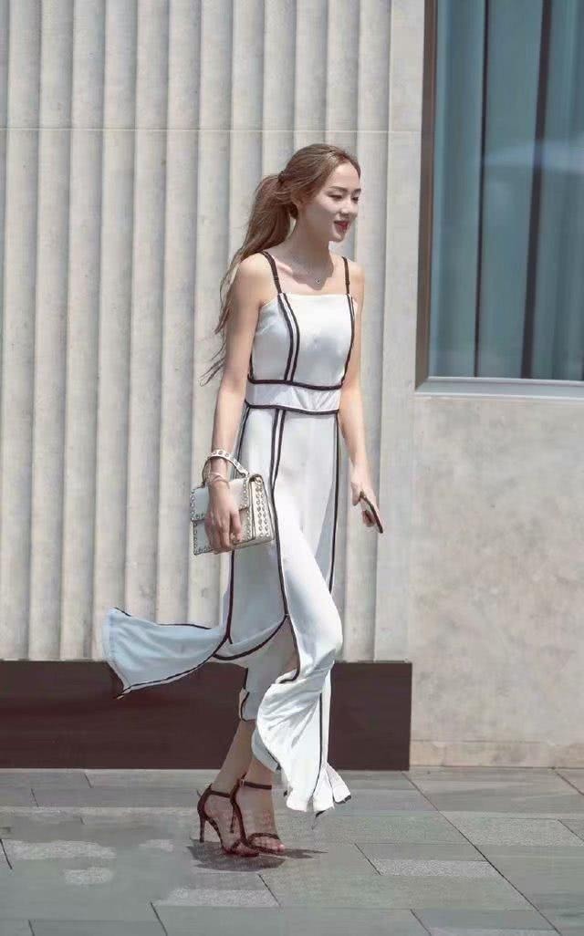 魅力|街拍:清纯的美女,穿搭得体气质不错,很有魅力