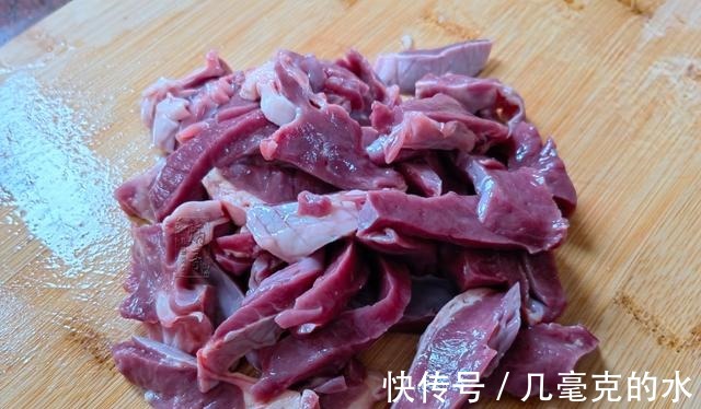 猪心汤|集市上遇到这食材别不懂吃,营养极高,用它煮汤喝,比吃羊肉汤强!