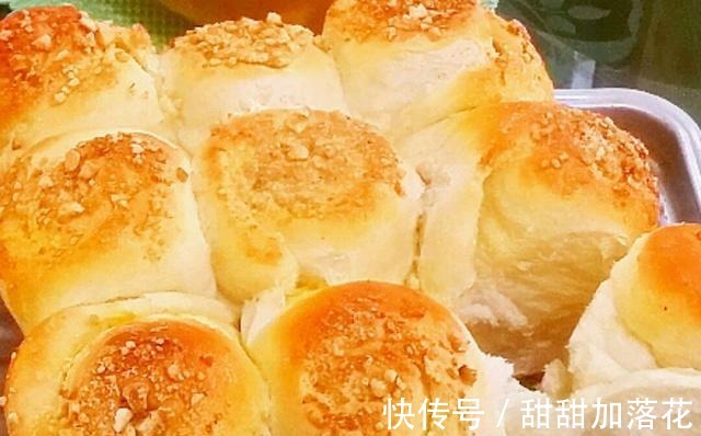椰香浓郁的奶香椰蓉小面包,零失败简单又快手,好吃到停不下来!