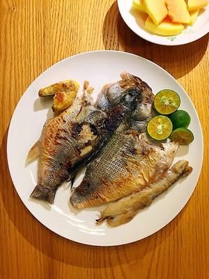 把鱼|盐煎海鲈鱼(超简单懒人必备)