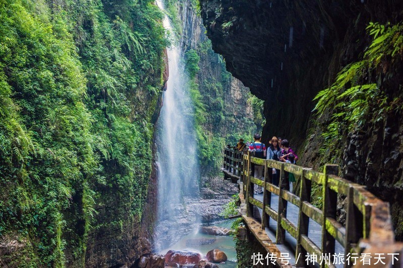 湖北恩施十佳旅游景点排行榜，当地知名的旅游地接导游推荐，第一次去恩施旅游需看攻略