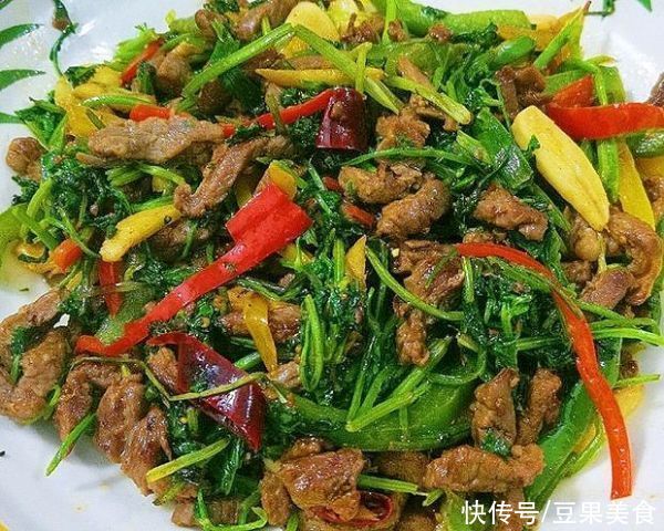 这道牛肉炒香菜做起来容易，吃起来上瘾