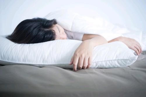 睡眠质量|长期失眠的原因或已找到，平常重视好4个细节，让你一夜好睡眠