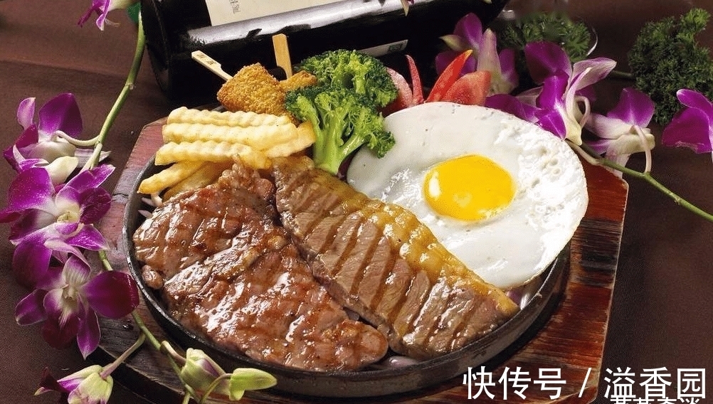 吃牛排时,旁边的生鸡蛋只是一个配菜吗?多数人是不懂装懂