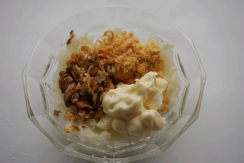 千层饼|果仁肉松千层饼,咬一口满满都是料,步骤简单,自己也能做