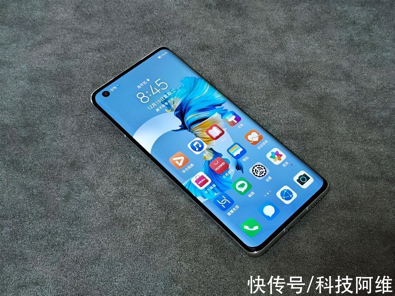 华为m华为Mate40终于有货了，5000万三摄+鸿蒙OS，还买什么iPhone13？