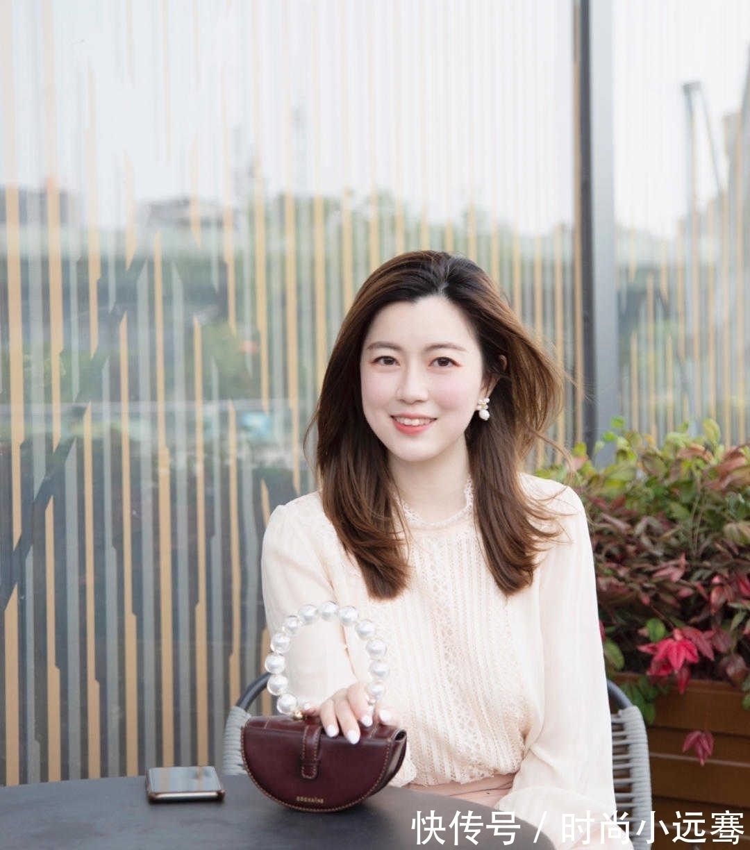 减龄 挑来挑去,还是“粉色”甜美减龄,这样搭配温柔又有少女感