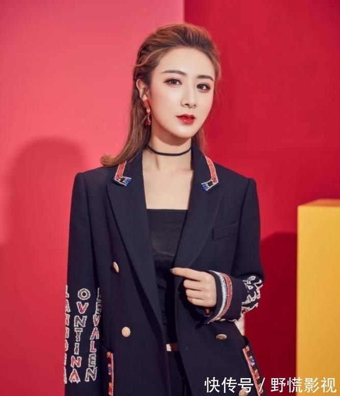 網(wǎng)民|薇婭在綜藝節(jié)目中素顏出鏡,有許多網(wǎng)民表明不像一個(gè)人啊