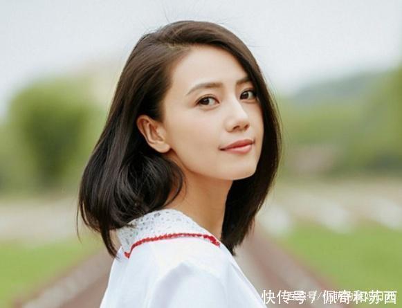 圆脸的女生尽量避开中分,显脸大还俗气,这4款发型更适合你