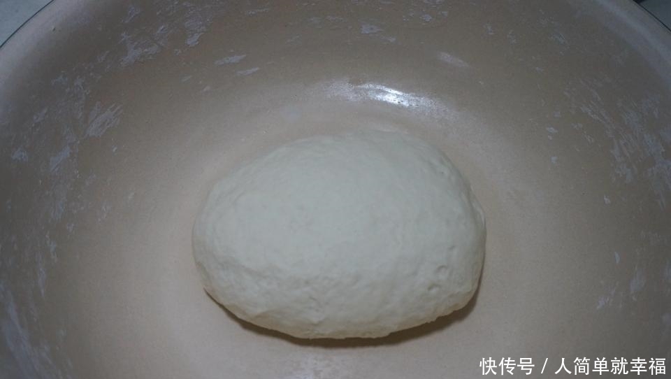 不用|自制的手抓饼层次多,外焦里嫩、葱香浓郁,一人一张不用炒菜了!