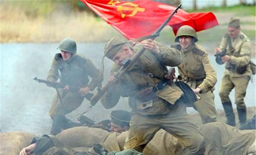 二战时期|为何苏联老兵都不愿意戴头盔,还劝新兵不要戴?