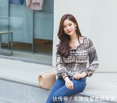 牛仔裤搭配雪纺衫,尽显小清新的视觉冲击,让你的美绽放新的色彩!