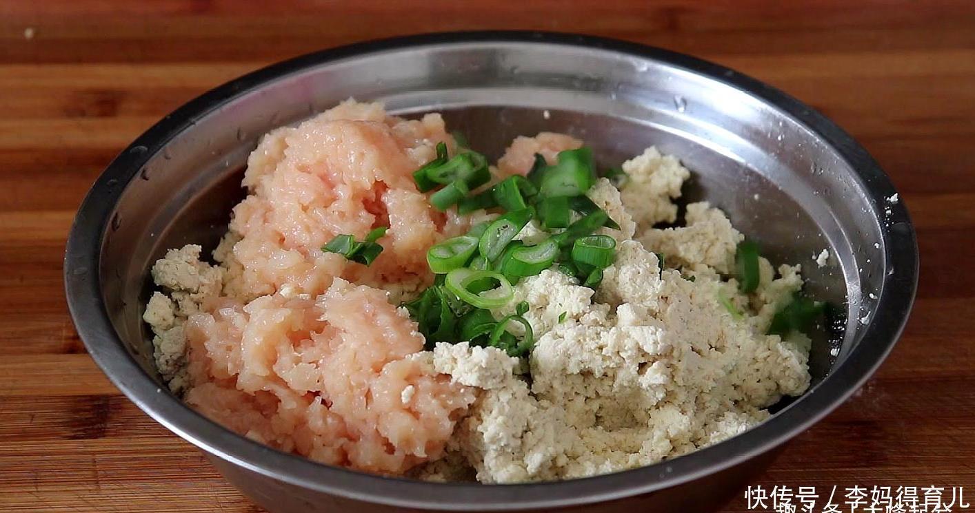 肉末|大厨教你做豆腐肉末青椒段,香辣可口,超级下饭,特别好吃