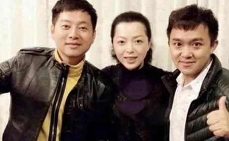 他是“湖南一哥”，听妻子怂恿自毁前程，如今靠做婚庆主持为生