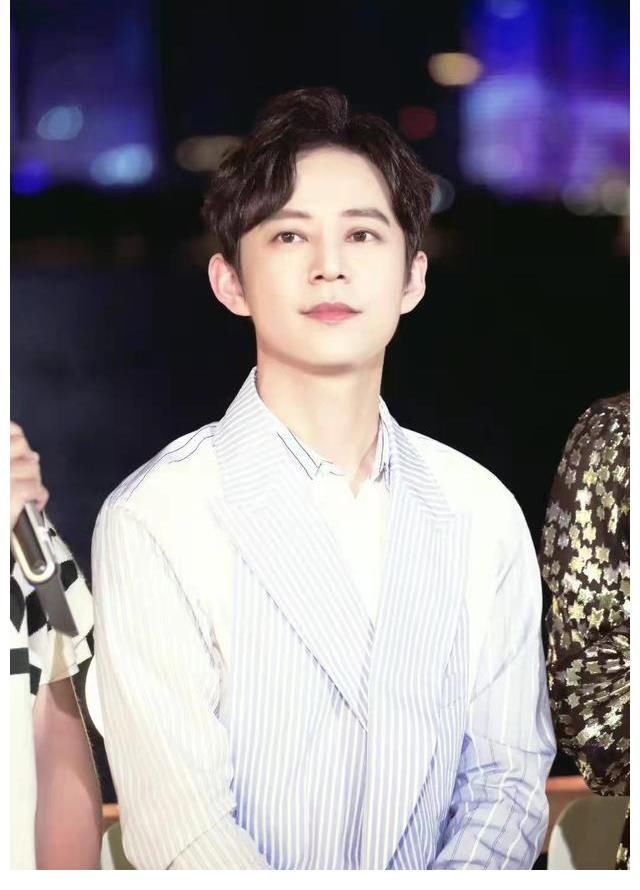 国庆晚会|国庆晚会现状：央视舞台精美，芒果台忙带货，其他卫视退出竞争