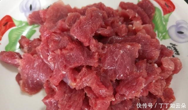  牛肉炒芹菜最美味做法，牛肉嫩滑鲜香可口，好吃又下饭我家经常吃