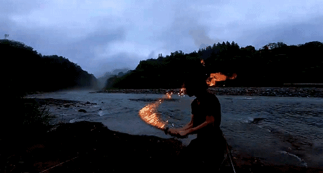 附魔刀|日本火焰艺术家打造真实附魔刀,鬼灭之刃里的特效原来是真的