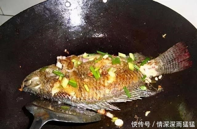 煎鱼时，多加这两步，鱼皮不破，也不粘锅！香浓美味，无腥味