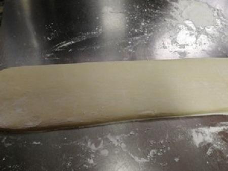 爱吃油条收藏了,教你一招,早上只需几分钟,热腾腾的油条出锅