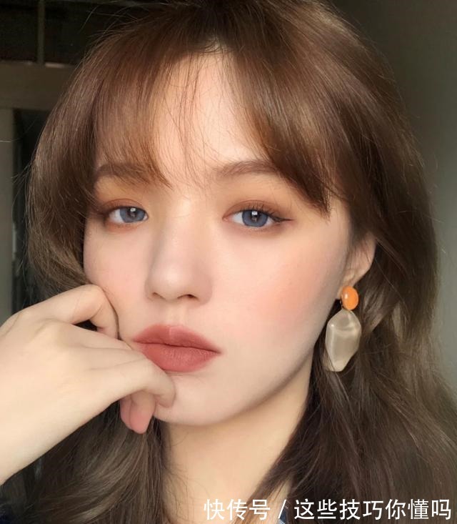 断货王 2021口红别再涂红棕色了,今年流行奶棕色,显白高级又优雅!