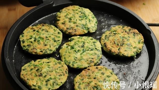 小董|豆腐最简单的家常早餐的做法,不揉面不和面,出锅比吃肉还香