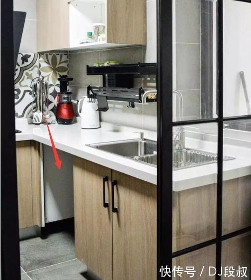 垃圾桶|家庭主妇地柜不要全部打满,空一格更实用,后悔我家装太早了!