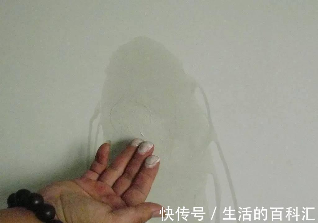 腻子膏|为什么越来越多人选择内墙用耐水腻子?老师傅:前者环保更耐用!