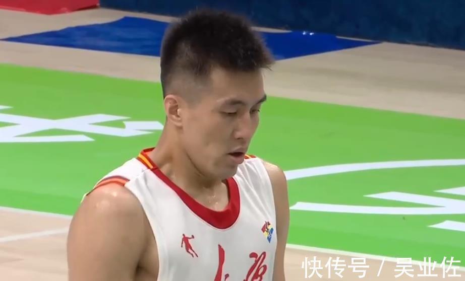 徐杰|状况不断!周琦崴脚+胡明轩抽筋,沈梓捷坐在对手大腿上不愿起身