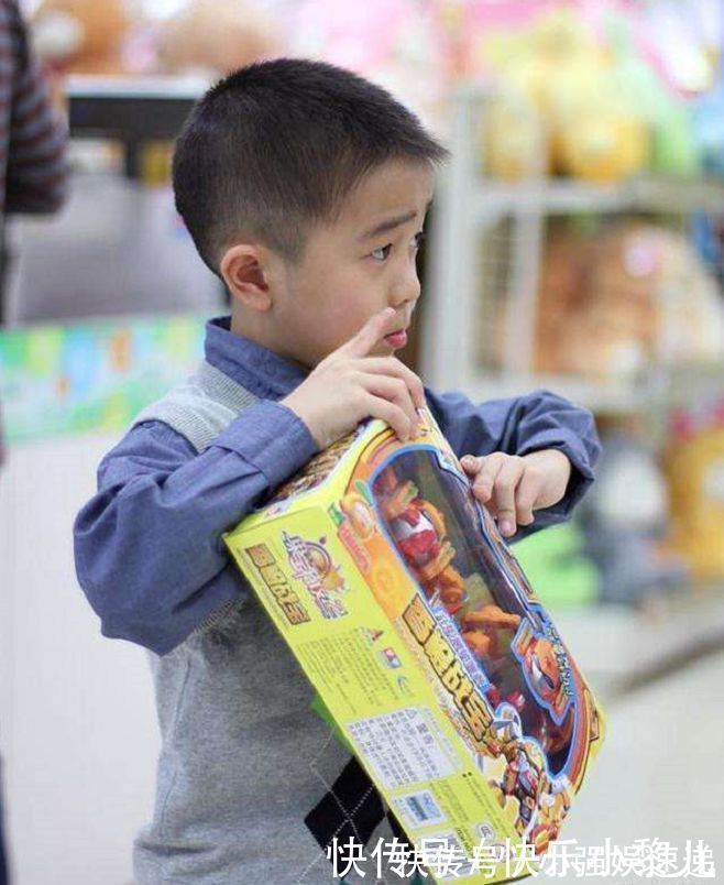 父母|“最爱惜玩具”宝宝走红:玩具崭新如初,每天按时保养打蜡