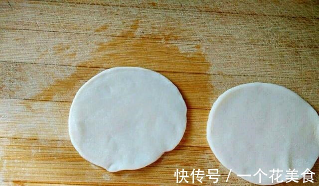 菠菜|超简单的快手早餐，饺子皮馅饼，咸香酥脆，浓郁多汁，超美味！