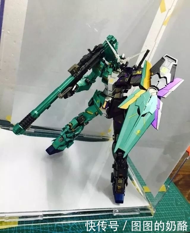 模型|假面骑士W配色，独角兽高达模型