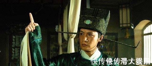 雅$辽使给苏轼出一上联,说:贵国上下无人能对!结果苏轼教他做人!