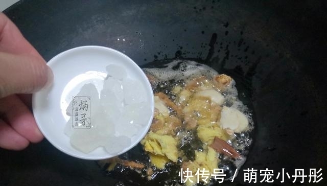 拌饭|这蒸菜我家一周做3次，食材炒下蒸一蒸软嫩鲜香，汤汁拌饭真得劲