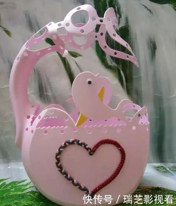 家中用完的“洗衣液桶”别丢了,剪上2刀,秒变养花神器,太美了