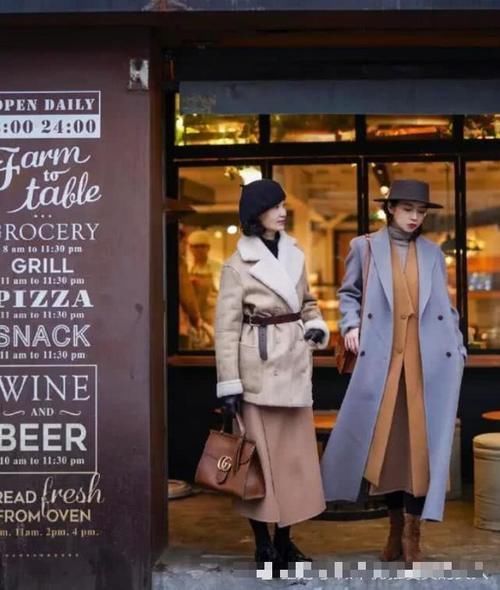 时尚|中年女性大衣如何搭配长裙+打底裤,时尚又保暖,看三木妈妈的搭配效果