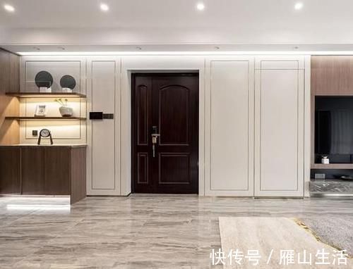 鞋柜|还是日本人较机智，拿出客厅2㎡借给玄关，立马获得一杂物间