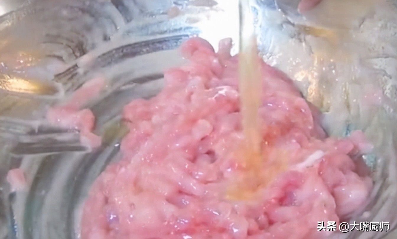 铁锅|老厨师教你8个做菜技巧，学会后厨艺增长一大截，在家也能当大厨